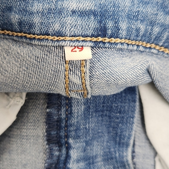 Levis Bermuda Stretch Medium Wash Denim Shorts. Size 29. - Picture 3 of 9